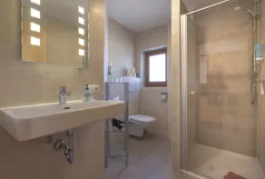 Apartamento espaçoso para 2 a 9 pessoas com jardim - Image 5