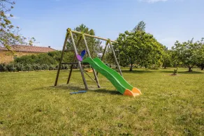 Malsac is a spacious holiday home with large garden and private swimming pool - Image 2