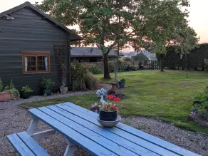 Cosy Cottage With Beautiful Garden In Shrewsbury - Image 5