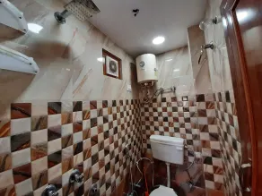 Private Luxuary Studio apartment with fully equipped kitchen & attach washroom - Image 3