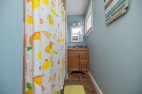 All the comforts of home in a gorgeous, relaxing lakefront home - Image 3