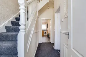 Spacious 5 bed house next to Kirkdale Station - Image 2