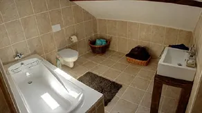 Spacious barn with shared pool in peaceful hamlet location - Image 5