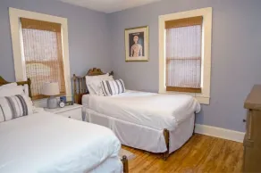 Sunny Home in the Heart of Fayetteville - Image 5