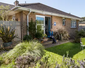 Stylish, Comfortable Apartment near Freshwater Bay. Pet Friendly. Private Garden - Image 5