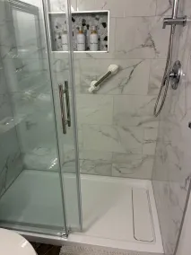 Bright 1 bedroom suite/Self check in/ Full kitchen/ Wifi/ Netflix/Optic TV - Image 2