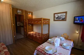 À 10m des pistes de ski, 2ème étage, balcon, télévision, casier à ski, 20m², Les Menuires - Image 4