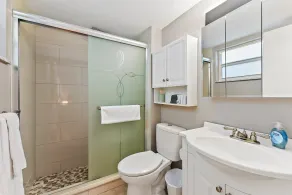 Spacious Beach Apt Walking Distance to Everything - Image 3
