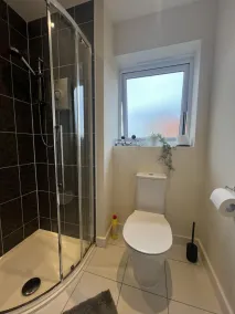 Near City - 3BR - 2 Bath - Sleeps 9 - Parking - Image 4