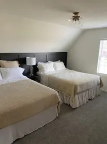 Relaxing  2 bedroom loft retreat in historic European community. - Image 4