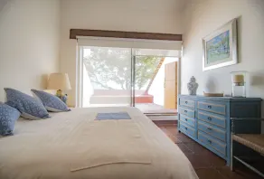Incredible view. Luxury and comfort in a great location. - Image 5