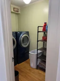 CHARMING LARGE 3 Bedroom Entire Home - Image 3