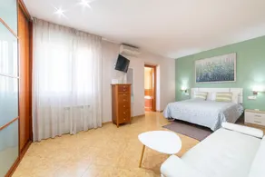 Holiday Home Villa Mansa with Mountain Views, Private Pool and Wi-Fi - Image 5