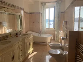 Villefranche village centre, 3 bedroom, waterfront, large, quiet, No stairs - Image 2