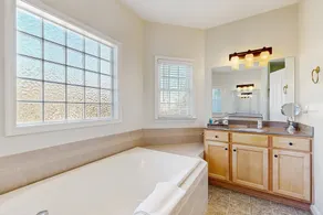 Peaceful lakeside retreat with hot tub, private pool, dock & paddle boards - Image 3