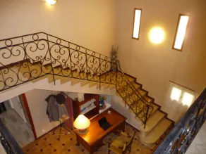 Grande demeure avec piscine privée  sécurisée 10X5, avec terrain arborée - Image 2