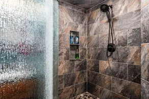 Blue Door Guesthouse – Gorgeous & Spacious 2BR/2BA Pool-Level Retreat - Image 5