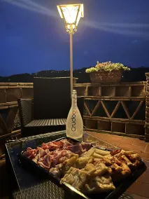 L’alcova delle fate è un nido romantico. jacuzzi privata e panorama mozzafiato - Image 4