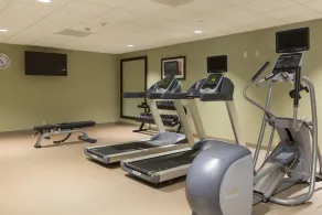 King Suite. Free Breakfast. Pool & Hot Tub. Gym. Great for Business Travelers! - Image 3