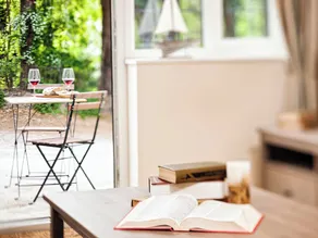 A lovely, modern apartment just 350 yards from the beach. - Image 5