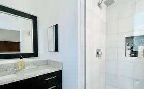 Magnificent Lakefront House • Swim/Boat/Relax • EV Charger • Long term stays OK - Image 3