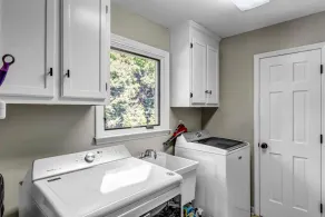 Private & Spacious 4BR w/ Heated Pool, Hot Tub & Fire Pit - Near HPU & Market - Image 4