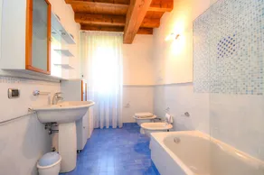 CASA PETRA&FRANCO: Deluxe 3bdr., Pool, Lake View, Centrally Located, 6-8 people - Image 3