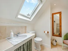 3 bedroom accommodation in Solva - Image 4