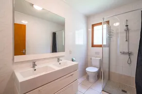 Modern Villa with Heated Pool - Image 3