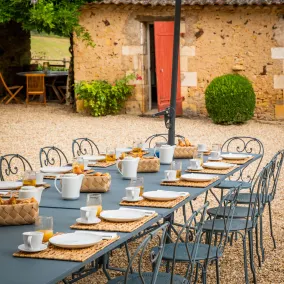 Maison Noble Dans un Cadre Naturel Exceptionnel - Image 3