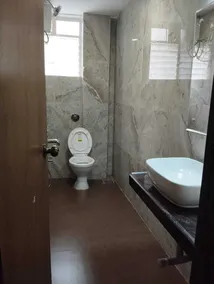 Royal Beach hotel - Image 2