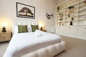 Spacious 3BR Flat in Cowbridge Centre - Image 4