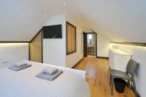 Newly Refurbished 4 Bedroom Detached House - Image 2