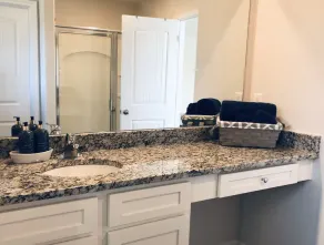 Spacious 4 bedroom Home in a quiet mountain neighborhood - Image 4