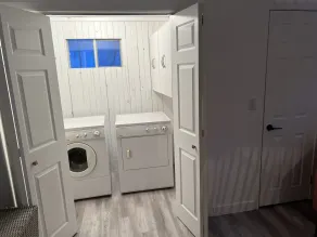 Lake front cabin on the water - Image 2