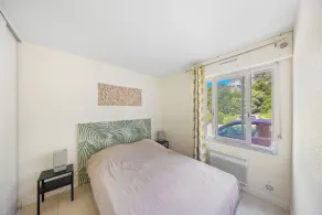 Charming T2 apartment near the sea - Residence with trees and swimming pool - Image 3