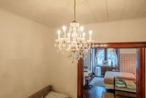 Quaint & charming century-old brownstone near NYC - Image 4