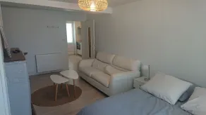 Newly renovated studio in the heart of town, separate kitchen - Image 4