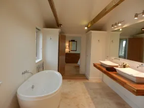 Romantic and peaceful cottage With Far Reaching Views - Image 4