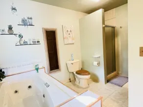 Private Lakefront Retreat with Hot Tub, Pet Friendly,  Sleeps 10 - Image 2