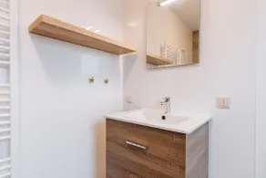 Prêt pour des vacances à la plage? Cette maison de vacances moderne et agréablement meublée est située dans une cour calme et conviviale dans le magnifique parc “Noordzeepark”. - Image 4