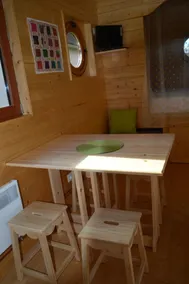 Maison 'Gîte Insolite Roulotte 5 Personnes' avec Terrasse Privée, Jardin Privé - Image 5