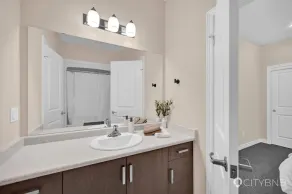 22min drive to Niagara. Sleeps 10. 1GB. 5 Bd/4 Bth - Image 4