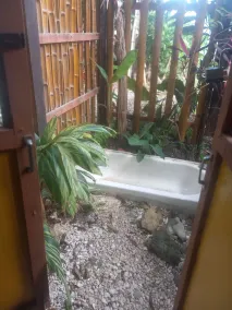 4 story wood bamboo house overlooking  sae an beach below - Image 5