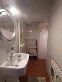 Pace e tranquillità abitano qui: casa colonica immersa nel verde. - Image 2