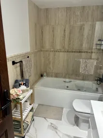 Captivating 2-Bed Apartment In The South Of Spain - Image 4