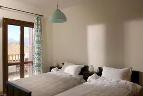 Beautiful 3-Bed  Sea Front Villa in Agios Nikolaos - Image 3