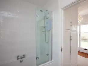 2 bedroom accommodation in Sidmouth - Image 4
