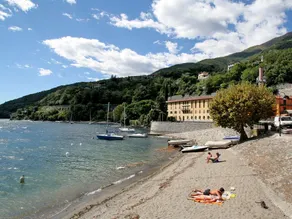 Modern apartment with balcony and lake view, located directly on Lake Como - Image 3
