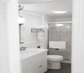 Admirals Quarters Inn - Image 3
